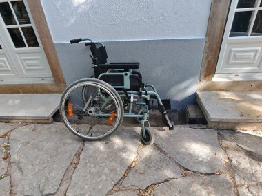 Tekerlekli sandalye sembolü, engelliler için hareketlilik ve ulaşılabilirlik