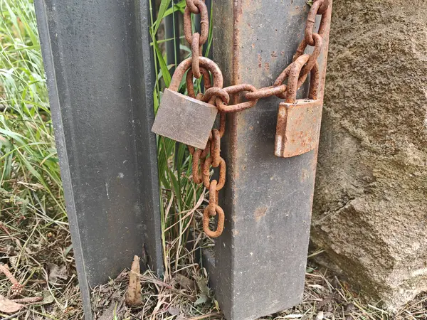 Hırsızlığa karşı güvenlik önlemi olarak kapıları ve portatifi kilitlemek