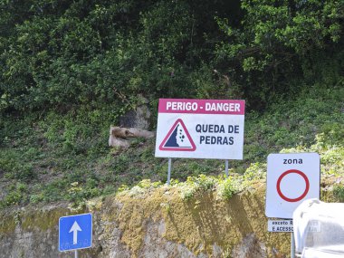 İnşaat mühendisliğinde yol yapımı ve onarımı, hareketlilik için kamu karayolu ağı