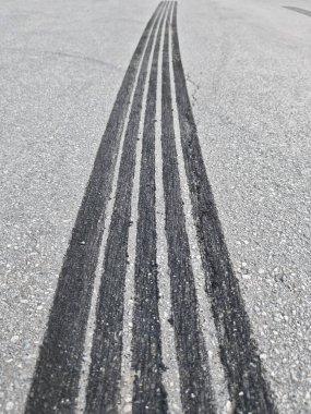 Lastik yapışması ya da lastik tutacağı, trafik güvenliği