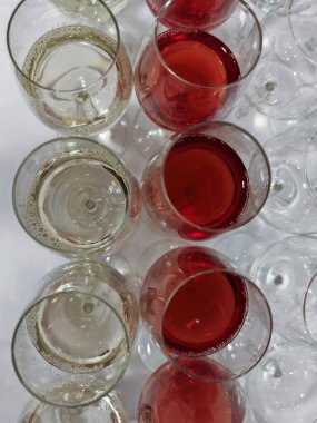 Alkollü bir içecek.