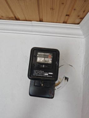 Enerji ve güç arzındaki enerji tüketimini ölçmek için bir elektrik sayacı