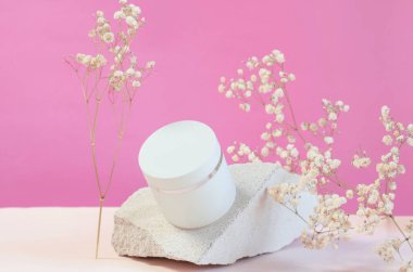 Nemlendirici beyaz ambalaj modeli. Kapalı beyaz vücut nemlendirici kavanozu