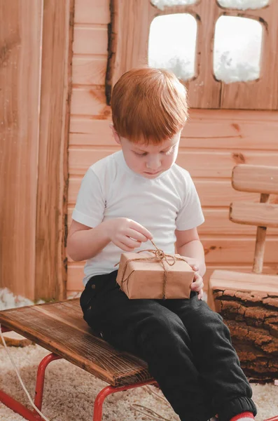 Red Haired Five Year Old Boy Opens Christmas Present — Foto Stock