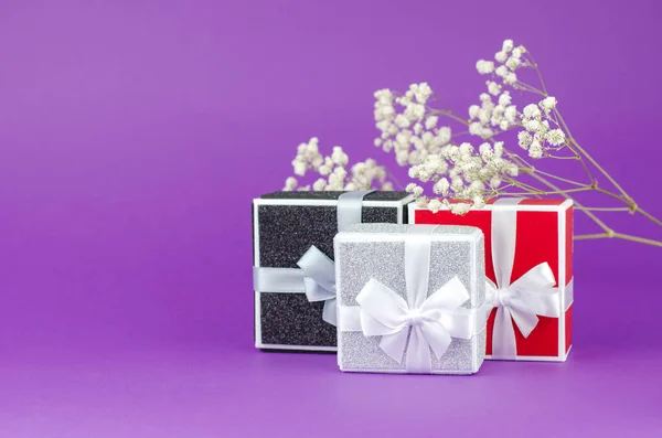 Large Small Gift Boxes Purple Background Bouquet Gypsophila — Stock Fotó