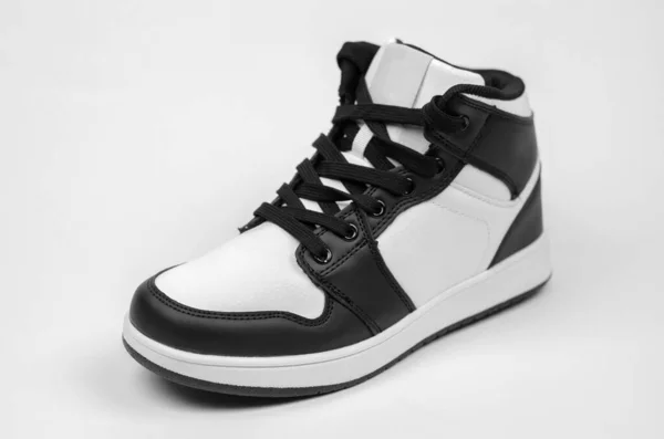 Кросівки Білому Тлі Стильні Нові Кросівки Реклами Магазину Взуття — стокове фото