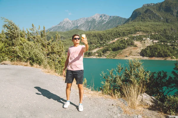 Man Taking Selfie Mobile Phone Mountains Lake Background Traveler Male — Stock Photo, Image
