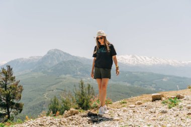 Young woman in hat standing on Mountain View.