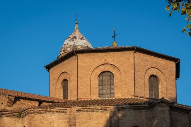 Avrupa 'daki erken dönem Hıristiyan Bizans sanatının en önemli örneklerinden biri olan Basilica di San Vitale, 547, Ravenna, Emilia-Romagna, İtalya