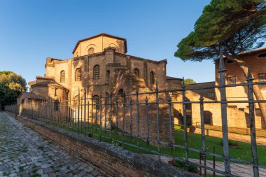 Avrupa 'daki erken dönem Hıristiyan Bizans sanatının en önemli örneklerinden biri olan Basilica di San Vitale, 547, Ravenna, Emilia-Romagna, İtalya