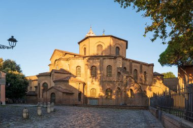Avrupa 'daki erken dönem Hıristiyan Bizans sanatının en önemli örneklerinden biri olan Basilica di San Vitale, 547, Ravenna, Emilia-Romagna, İtalya