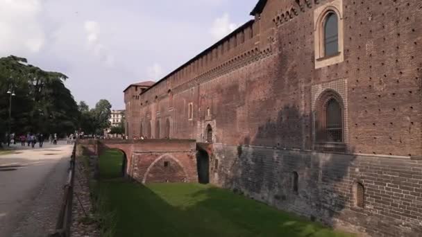 Toegang Tot Het Kasteel Sforzesco Zijn Prachtige Middeleeuwse Muren Milaan — Stockvideo