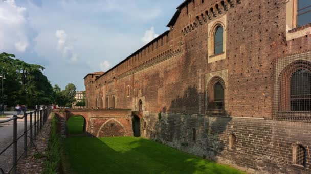 意大利米兰 斯福尔热斯科城堡的入口及其华丽的中世纪城墙 时间过去30 Fps — 图库视频影像
