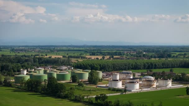 Oil Refinery Plant Sunny Day Ecosystem Healthy Environment Concepts Lacchiarella — Stock Video