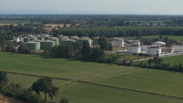Oljeraffinaderianläggning Solig Dag Ekosystem Och Hälsosamma Miljökoncept Lacchiarella Italien Skjuten — Stockvideo