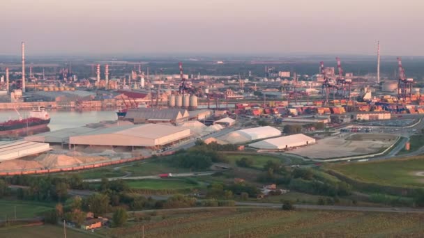 Vista Aérea Área Industrial Portuária Ravenna Pólo Químico Petroquímico Termelétricas — Vídeo de Stock