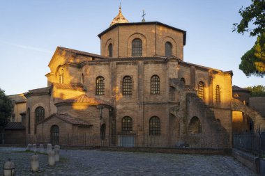 Avrupa 'daki erken dönem Hıristiyan Bizans sanatının en önemli örneklerinden biri olan Basilica di San Vitale, 547, Ravenna, Emilia-Romagna, İtalya