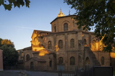 Avrupa 'daki erken dönem Hıristiyan Bizans sanatının en önemli örneklerinden biri olan Basilica di San Vitale, 547, Ravenna, Emilia-Romagna, İtalya