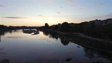 Pavia yakınlarında gün batımında Ticino nehri, Pavia, Lombardy, İtalya.