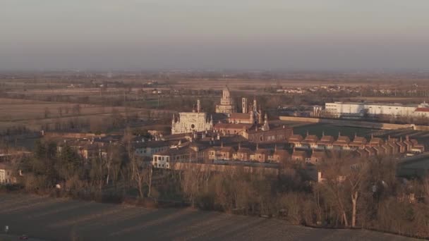 Imágenes Dron Sobre Monasterio Certosa Pavia Con Campos Césped Italia — Vídeos de Stock