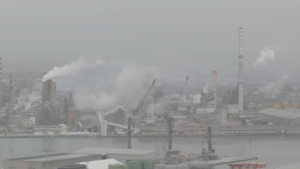 Vista Aérea Zona Industrial Portuaria Rávena Polo Químico Petroquímico Plantas — Vídeos de Stock