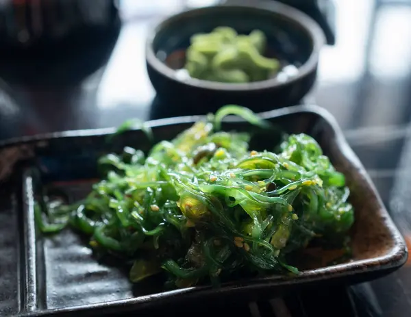 stock image Beautiful view of a bowl of Wakame seaweed salad, typical dish in East Asia.