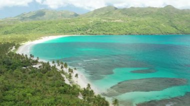 Bu video 2024-07-12 Dominicana 472 30Paial Manzaralı Rincon bayırı. Samana Yarımadası, muhteşem Rincon Sahili, Dominik Cumhuriyeti.