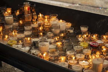 Güzel yanan dua mumları koleksiyonu, Dominik Cumhuriyeti