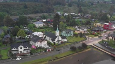 Heavenly Heights: Frutillar Kilisesi 'nin Havadan Bakışı. Yüksek kalite 4k görüntü