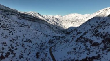 Karla kaplı And Dağları Hava Görüntüsü. Yüksek kalite 4k görüntü
