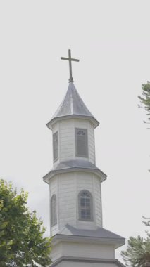 Chiloe Adası 'ndaki tarihi ahşap kilise kulesi. Yüksek kalite 4k görüntü
