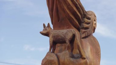 Ahşap Tilki Heykeli Totem Detayları. Yüksek kalite 4k görüntü