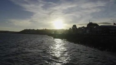 Sahil Kasabası 'nda Günbatımı Skyline. Yüksek kalite 4k görüntü