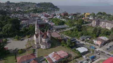 Puerto-Varas los lagos 'taki ünlü kilise. Şili, modern arka plan, Porto-Varas-los-lagos. Yüksek kalite 4k görüntü