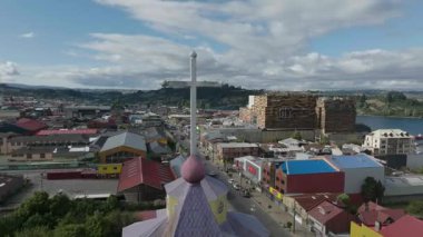 San Francisco 'nun ikonik sarı kilisesi Castro Chiloe. Yüksek kalite 4k görüntü