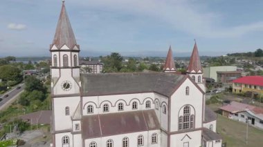 Puerto-Varas los lagos 'taki ünlü kilise. Şili, modern arka plan, Porto-Varas-los-lagos. Yüksek kalite 4k görüntü