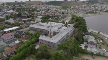 Coastal City ve Bayside Area 'nın geniş havadan görüntüsü. Yüksek kalite 4k görüntü