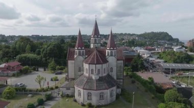 Puerto-Varas los lagos 'taki ünlü kilise. Şili, modern arka plan, Porto-Varas-los-lagos. Yüksek kalite 4k görüntü