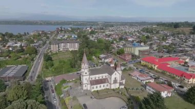 Puerto-Varas los lagos 'taki ünlü kilise. Şili, modern arka plan, Porto-Varas-los-lagos. Yüksek kalite 4k görüntü