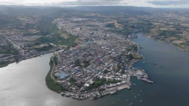 Coastal City ve Bayside Area 'nın geniş havadan görüntüsü. Yüksek kalite 4k görüntü