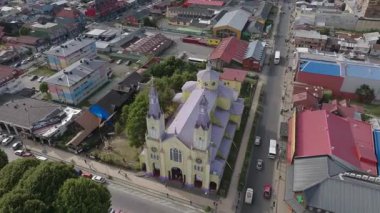 San Francisco 'nun ikonik sarı kilisesi Castro Chiloe. Yüksek kalite 4k görüntü