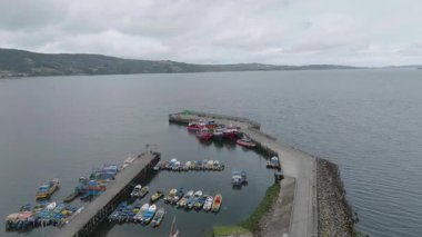 Coastal City ve Bayside Area 'nın geniş havadan görüntüsü. Yüksek kalite 4k görüntü