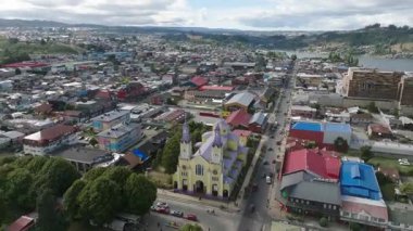 San Francisco 'nun ikonik sarı kilisesi Castro Chiloe. Yüksek kalite 4k görüntü