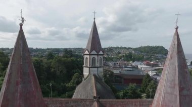 Puerto-Varas los lagos 'taki ünlü kilise. Şili, modern arka plan, Porto-Varas-los-lagos. Yüksek kalite 4k görüntü