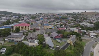 Coastal City ve Bayside Area 'nın geniş havadan görüntüsü. Yüksek kalite 4k görüntü