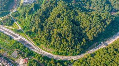 Yeşil sürdürülebilir çevre dostu otoyol.