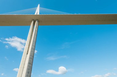 Millau Viyadük Köprüsü, dünyanın en yüksek köprüsü. Aveyron Ayrılışı. Fransa.