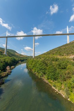 Millau Viyadük Köprüsü, dünyanın en yüksek köprüsü. Aveyron Ayrılışı. Fransa.
