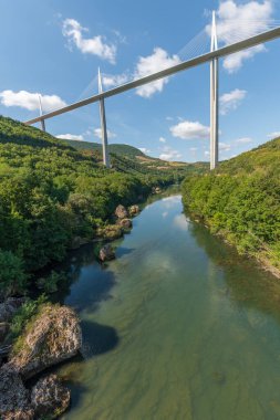 Millau Viyadük Köprüsü, dünyanın en yüksek köprüsü. Aveyron Ayrılışı. Fransa.