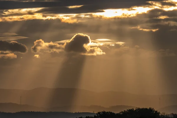 Луч Света Солнечных Лучей Проходит Сквозь Облака Утром Alsace France — стоковое фото